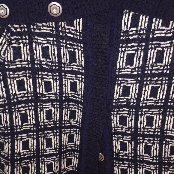 Women’s NWT petite sweater. St. John. - Picture 4 of 8